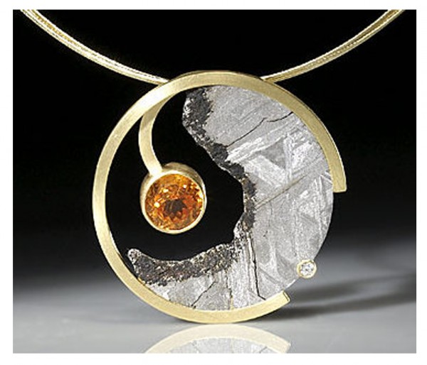 кулон с метеоритом